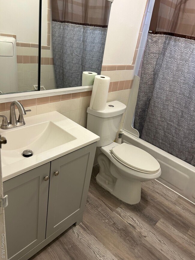 Building Photo - 68 Sneden Pl W