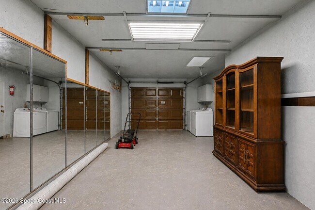 Building Photo - 1202 Linmoor Cir NE