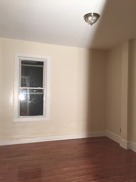 Building Photo - 75 Heath St