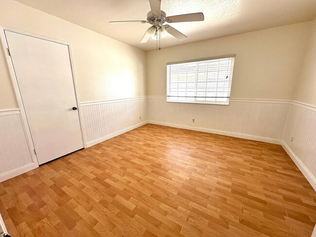 Building Photo - 2723 Moundview Pl