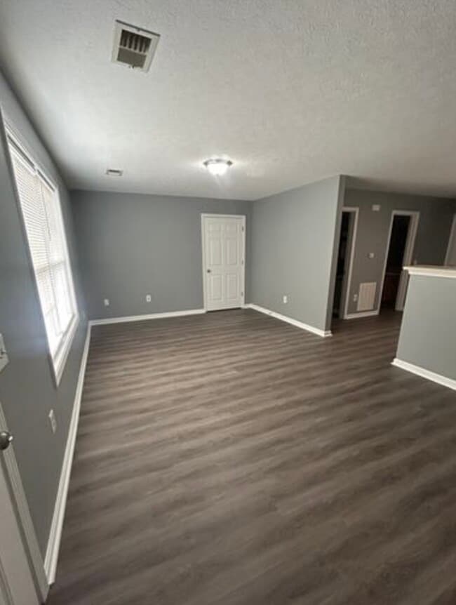 Building Photo - 466 Springfield Rd