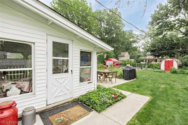 Building Photo - 8279 Westmoor Rd