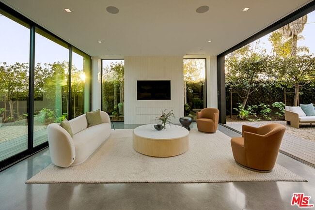 Building Photo - 901 Flower Ave