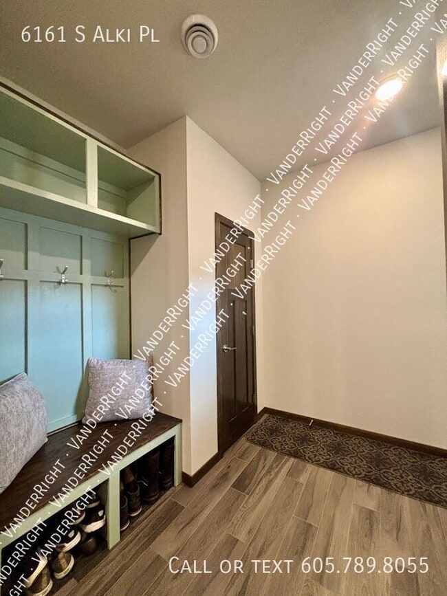 Building Photo - 6161 S Alki Pl