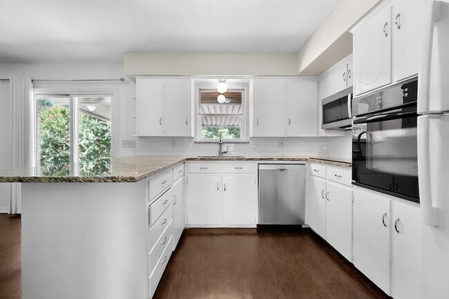 Building Photo - 8351 Lullwater Dr