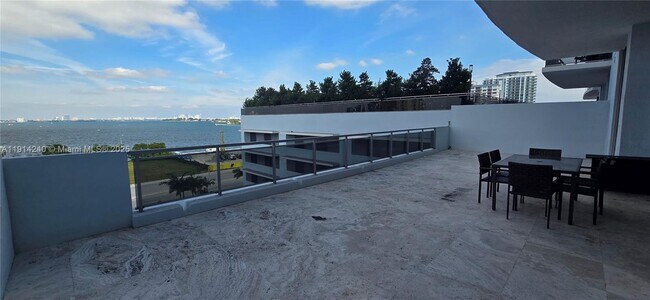 Building Photo - 7901 Hispanola Ave