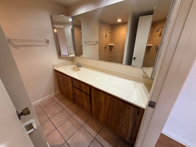 Building Photo - 5381 Elm Ct