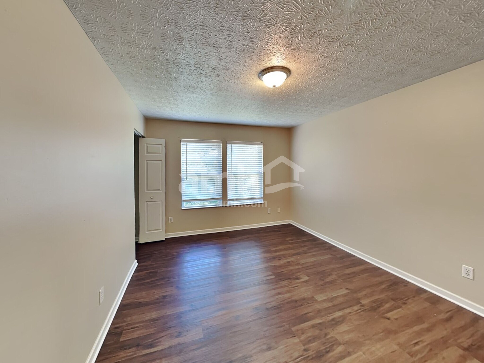 Building Photo - 275 Monarch Dr