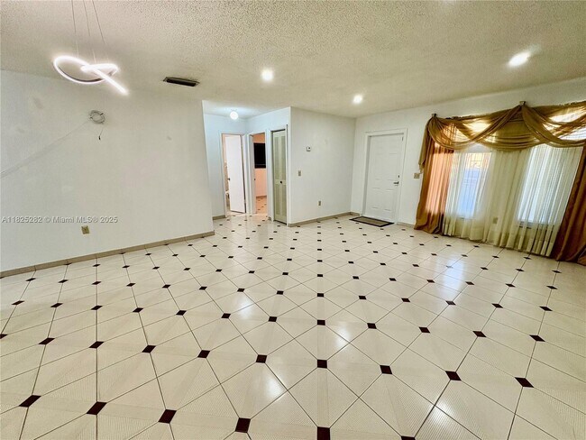 Building Photo - 936 SW 68th Ave