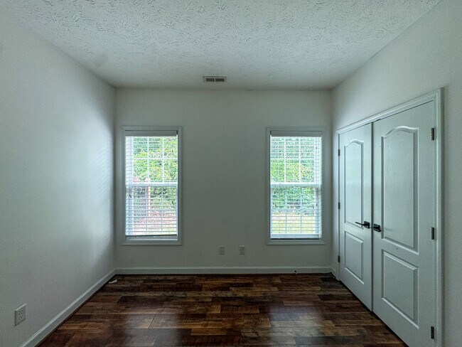 Building Photo - Lovely 4 Bed 2 Bath Home in Westgate