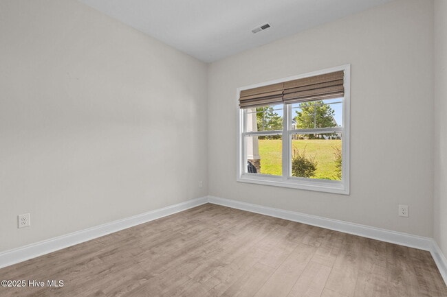 Building Photo - 120 Pinelands Vista
