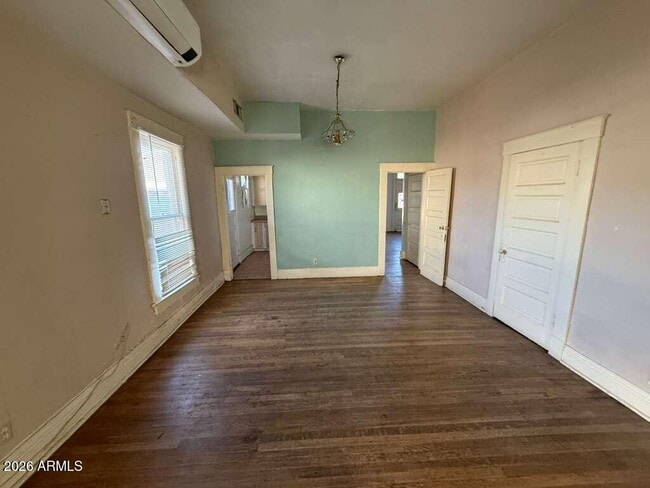 Building Photo - 716 11th St