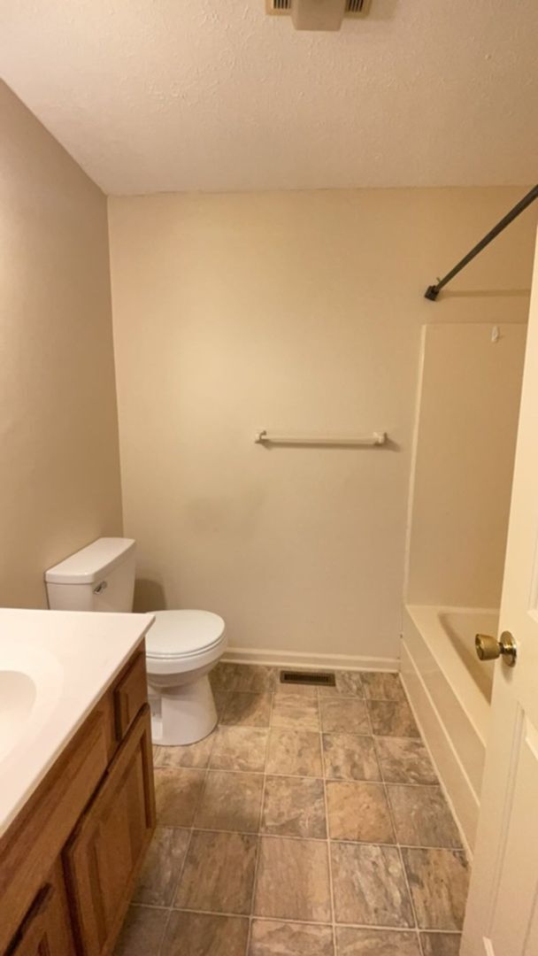 Building Photo - 2 Bedroom, 2 Bath, with Garage Manchester, TN