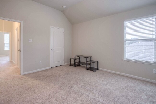 Building Photo - 3720 Daisy Ln
