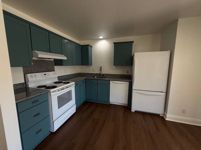 Building Photo - Recently updated home with new floors, paint & bathroom!