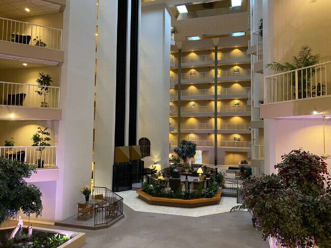 Building Photo - Top-Floor 2 Bedroom / 2 Bath Condo in The Meridian – Gated Community!