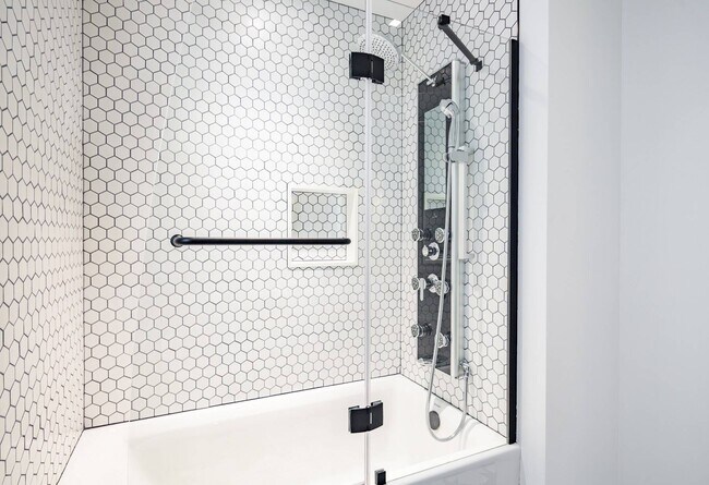 Building Photo - 91 Pantigo Rd