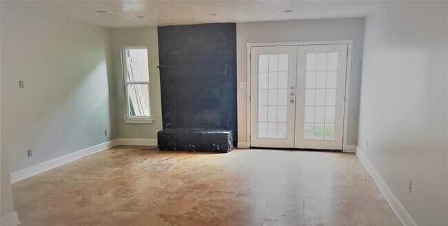 Building Photo - 12411 W Village Dr