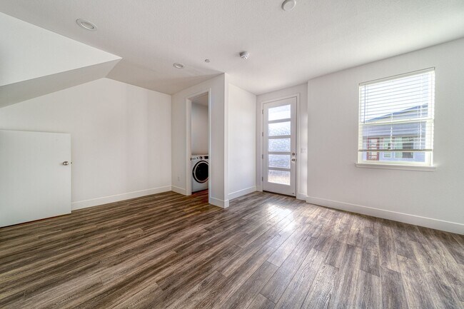 Building Photo - 2179 Kenrick Ln