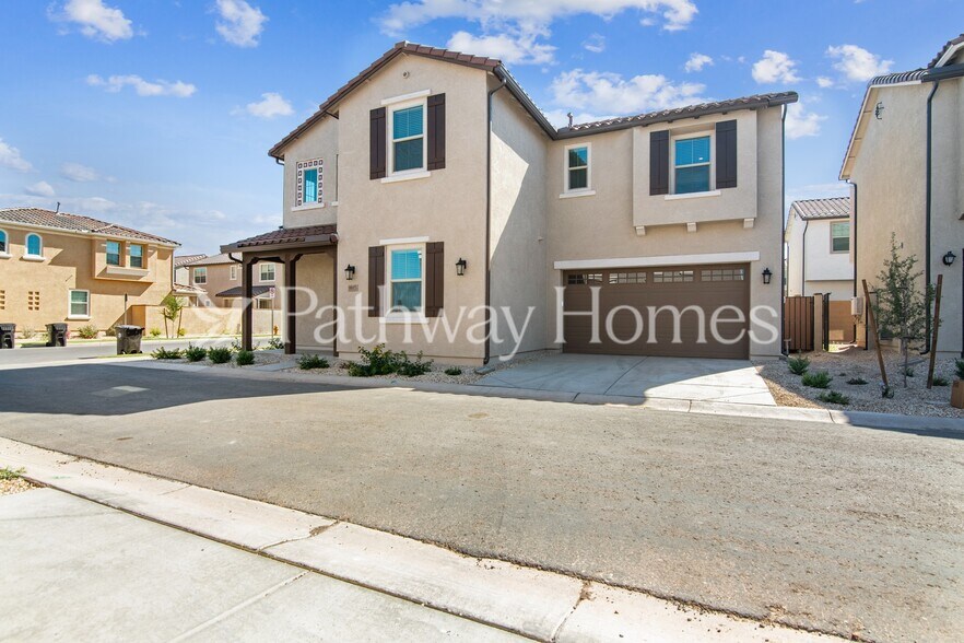 Building Photo - 9915 E Tiburon Ave