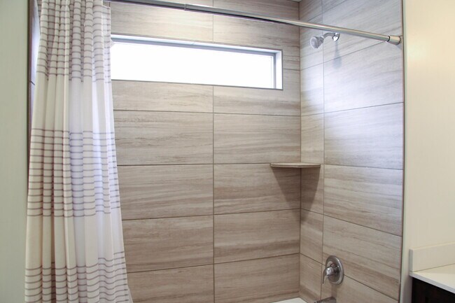 Building Photo - Spacious 4-Bed with 2.5 Baths in St George