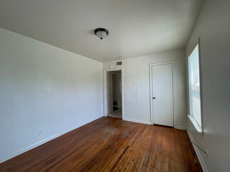 Building Photo - 803 Sissom Rd