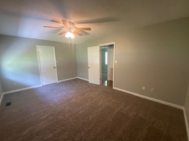 Building Photo - 2 Bedroom 1 Bath House