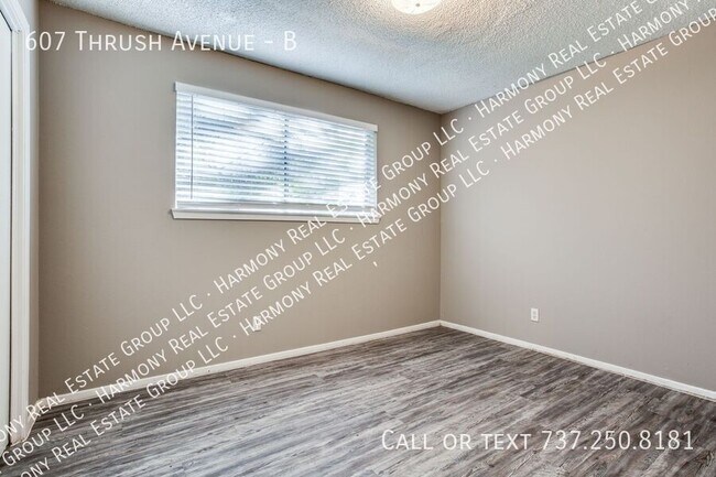 Building Photo - 607 Thrush Ave