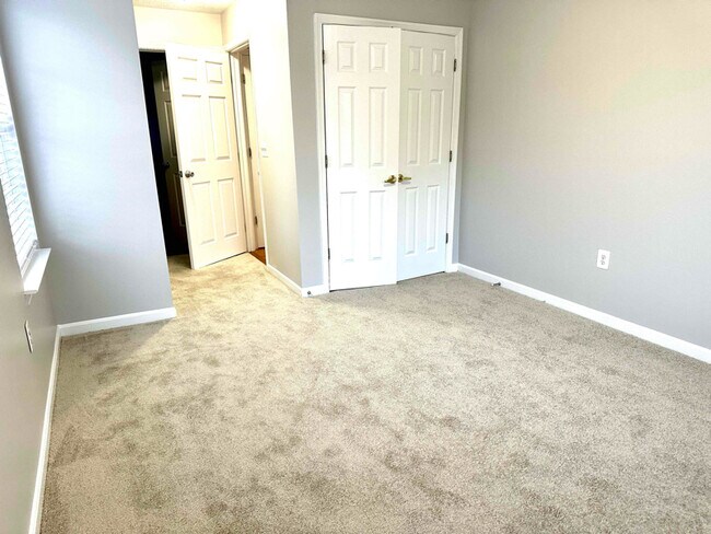 Building Photo - 45512 Westmeath Way