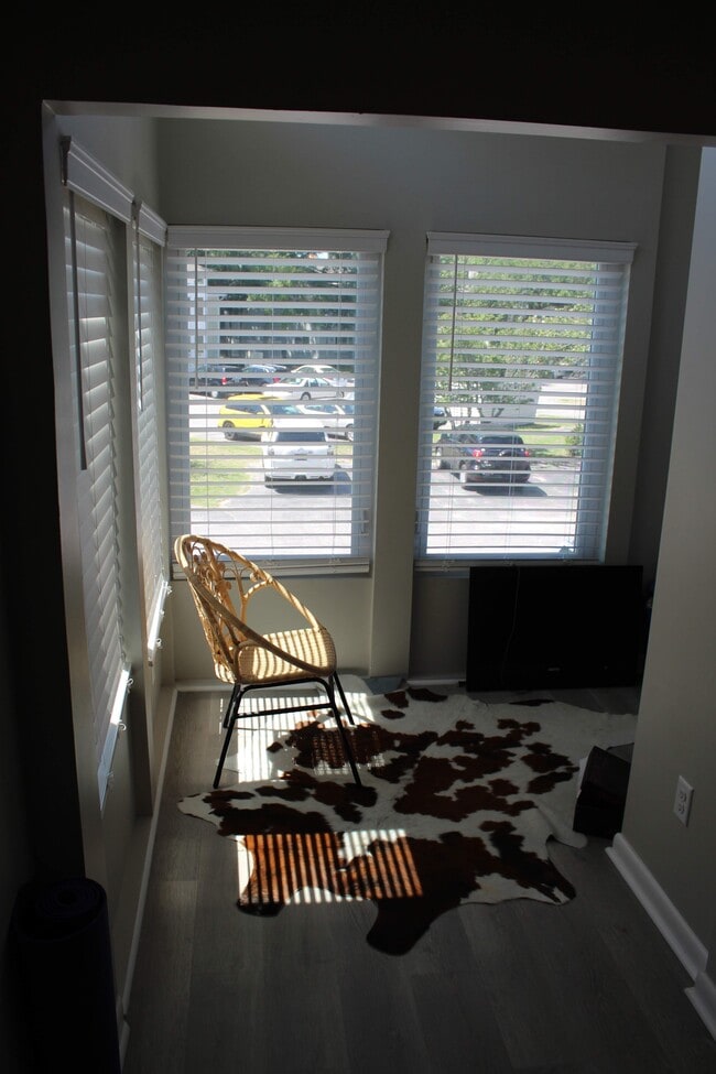 Building Photo - 277 Alexandra Drive