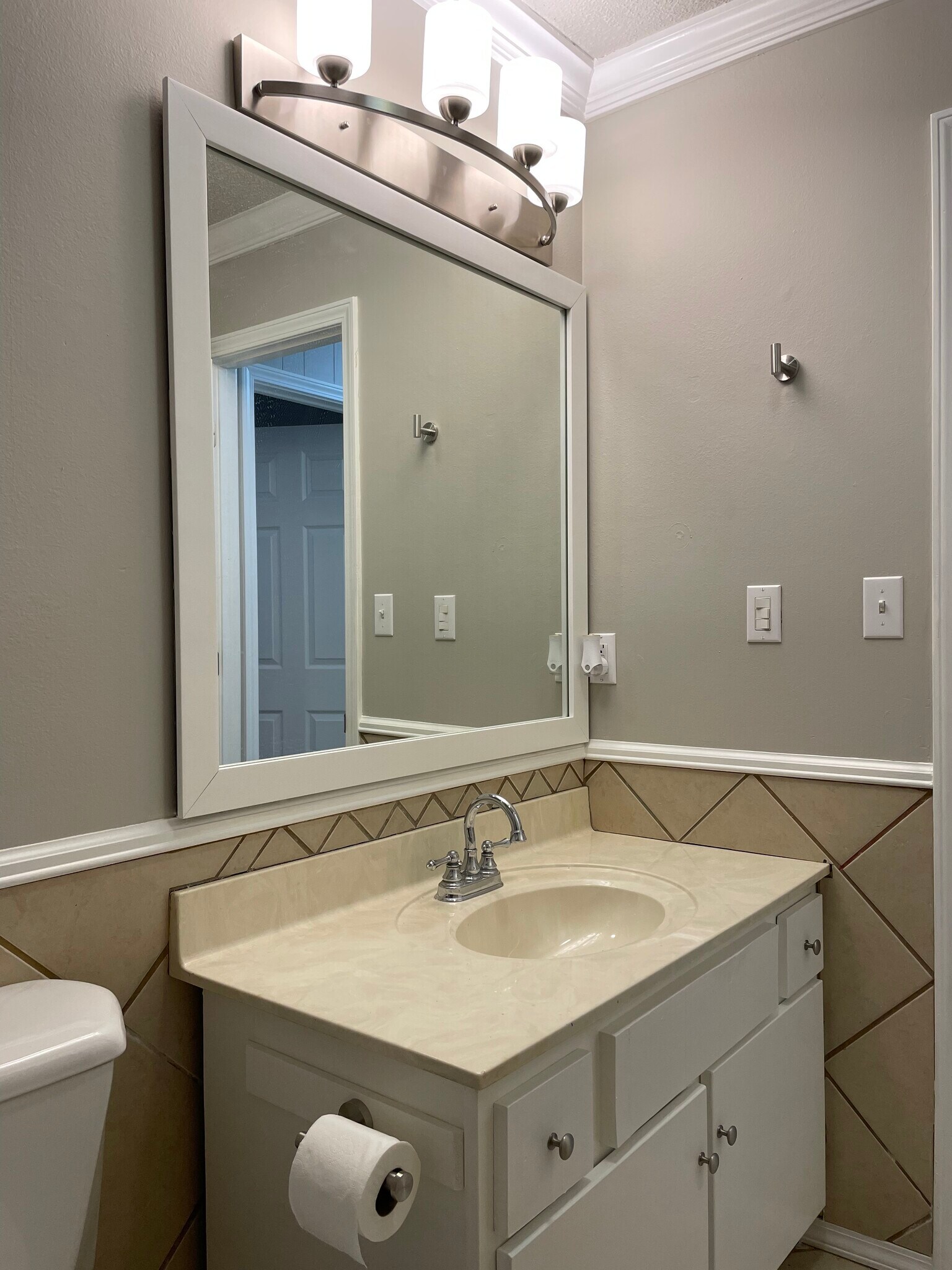 Bathroom - 1185 N Double Springs Rd