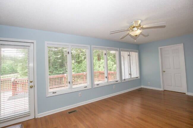 Building Photo - 806 Sumac Ln