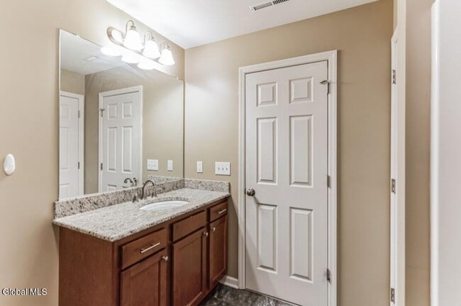 Building Photo - 15 Clarice Ln