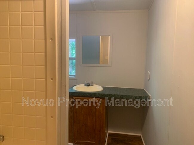 Building Photo - 221 Oakleigh Dr