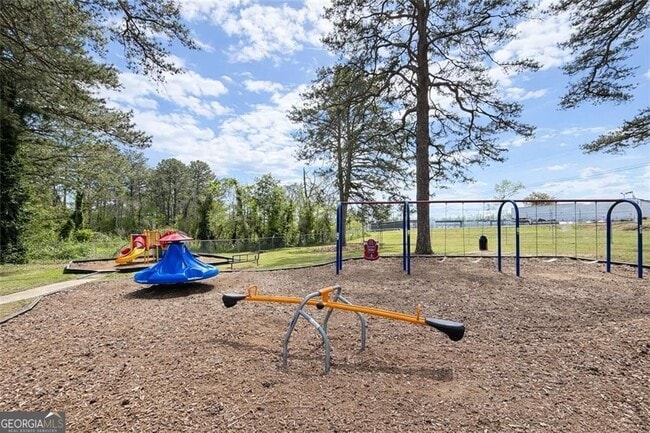 Building Photo - 2146 Brookview Dr NE