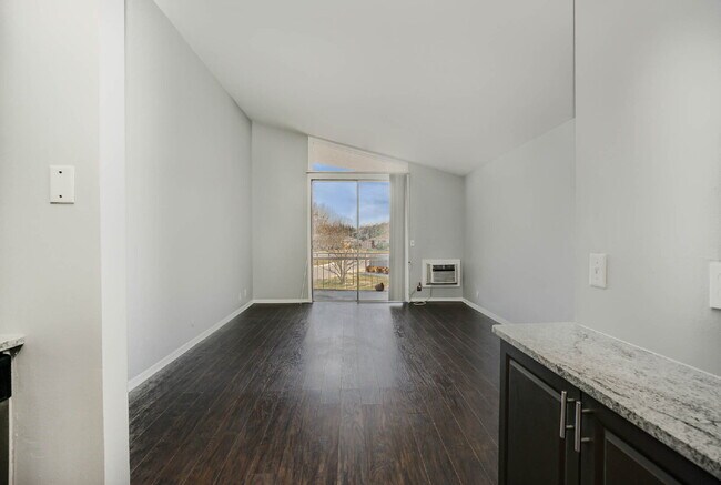 Building Photo - 1 bedroom 1 badroom condo in Franklin