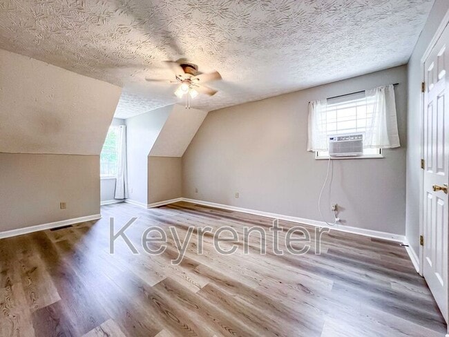 Building Photo - 6018 Waterbury Ln