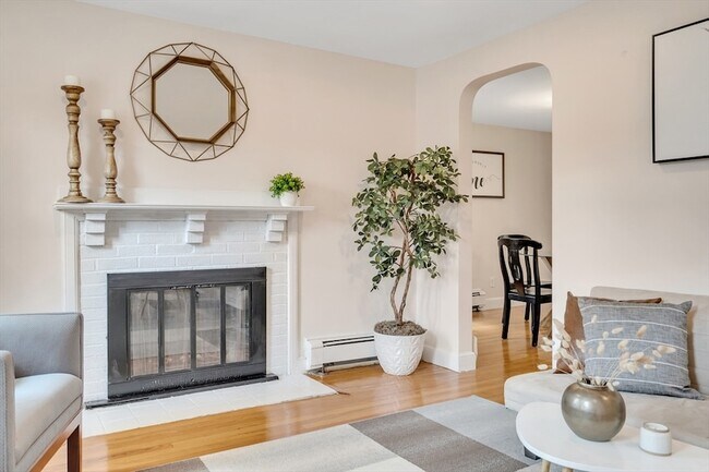 Building Photo - 24 Ledgelawn Ave