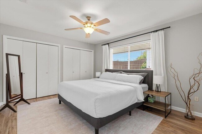 Building Photo - 208 Skyloop Dr