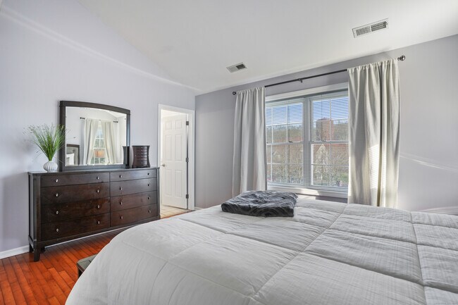 Building Photo - 1406 Pinnacle Way