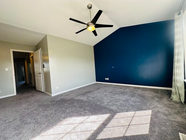 Building Photo - 2409 Golf Ridge Cir
