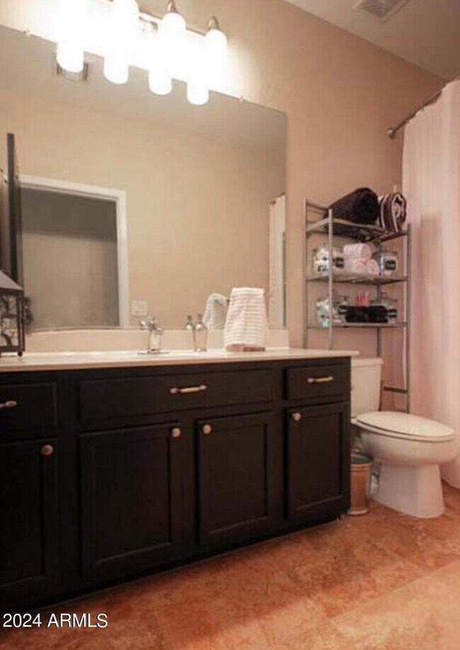 Building Photo - 3146 E Kingbird Pl