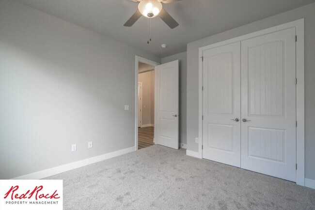 Building Photo - Beautiful 4-Bedroom 2.5 Bath with a 3 Car ...
