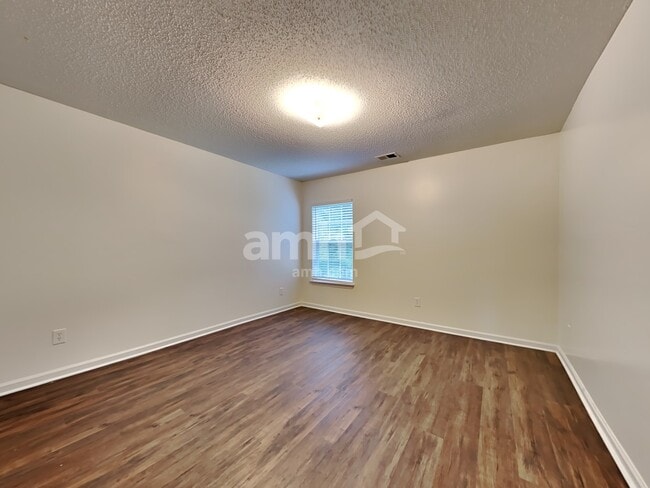 Building Photo - 425 Green Park Ln