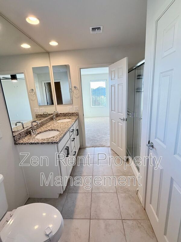 Building Photo - 32209 Daylight Dr