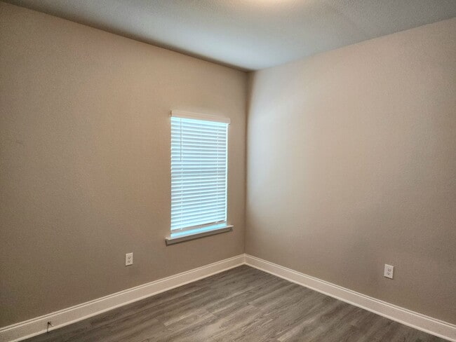 Building Photo - 3/2 home in Aventura subdivision