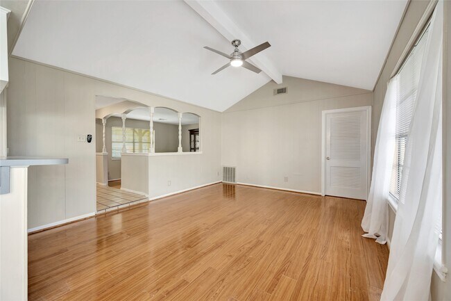 Building Photo - 847 Carlingford Ln