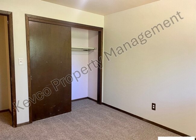 Building Photo - 2805 Redwing Rd