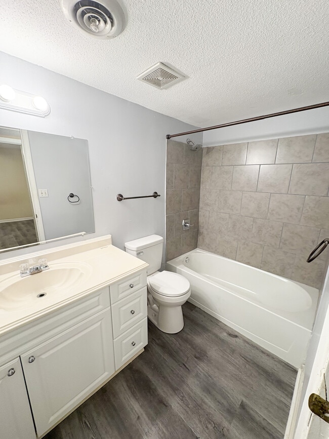 Building Photo - 1100 Skyland Dr