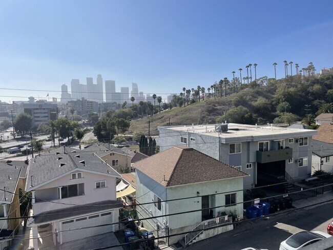 Building Photo - 704 Lookout Dr